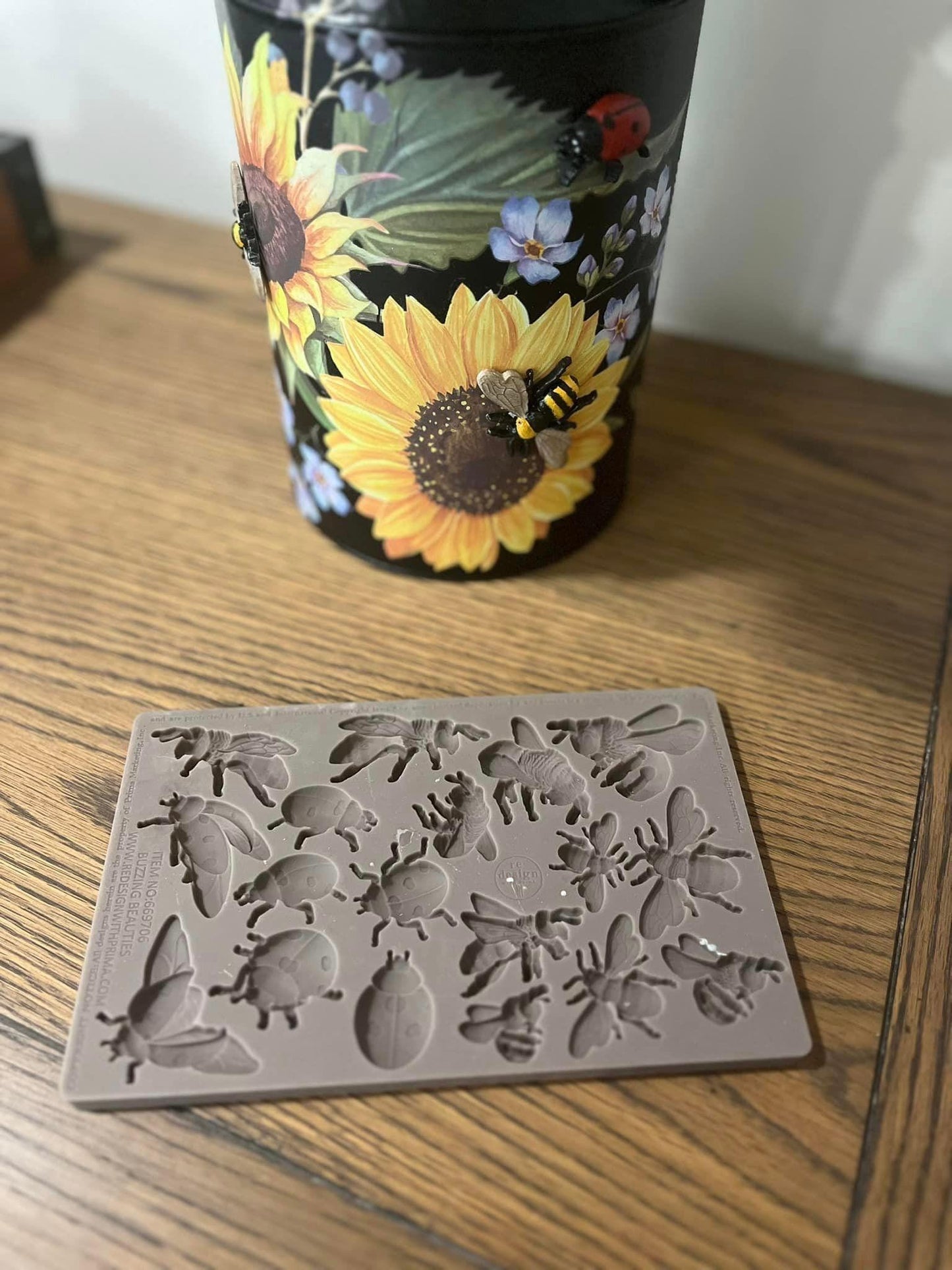 Decor Mould® - Buzzing Bees | 5”x8”x8mm | Redesign with Prima